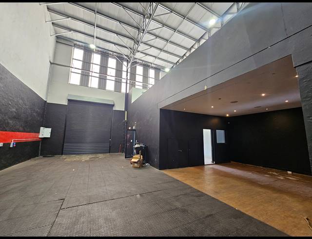 322M² WAREHOUSE TO LET IN LINBRO PARK